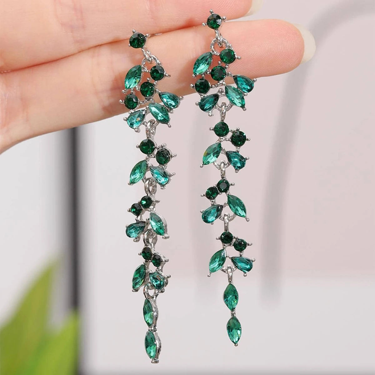 Vintage Full Rhinestone Women's Earrings Luxury Leaf Shaped Palace Earrings European And American Ear Jewelry For Party Wedding