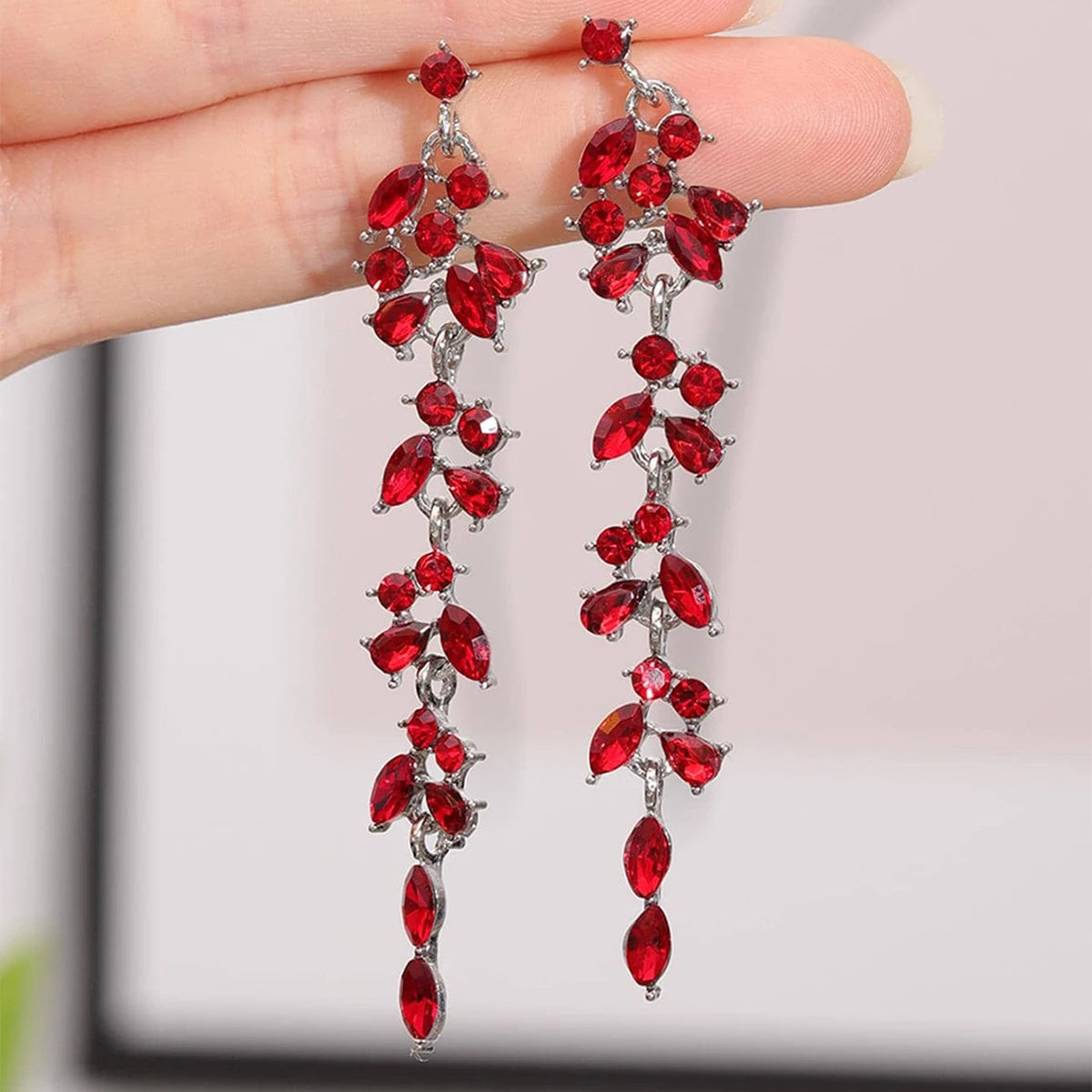 Vintage Full Rhinestone Women's Earrings Luxury Leaf Shaped Palace Earrings European And American Ear Jewelry For Party Wedding
