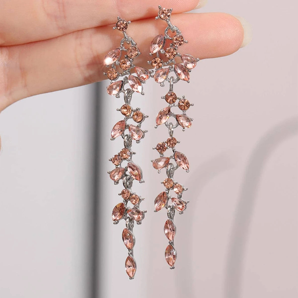 Vintage Full Rhinestone Women's Earrings Luxury Leaf Shaped Palace Earrings European And American Ear Jewelry For Party Wedding